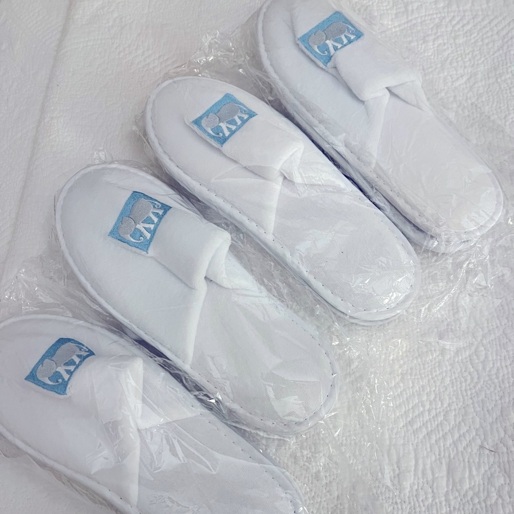 NEW in Package Unisex White Elephant Nantucket Hotel Slippers